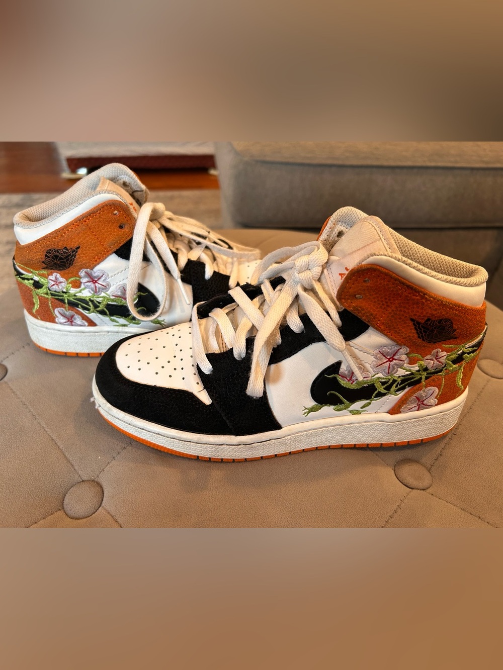 Air jordan mid SE in orange/black with flower embroidery